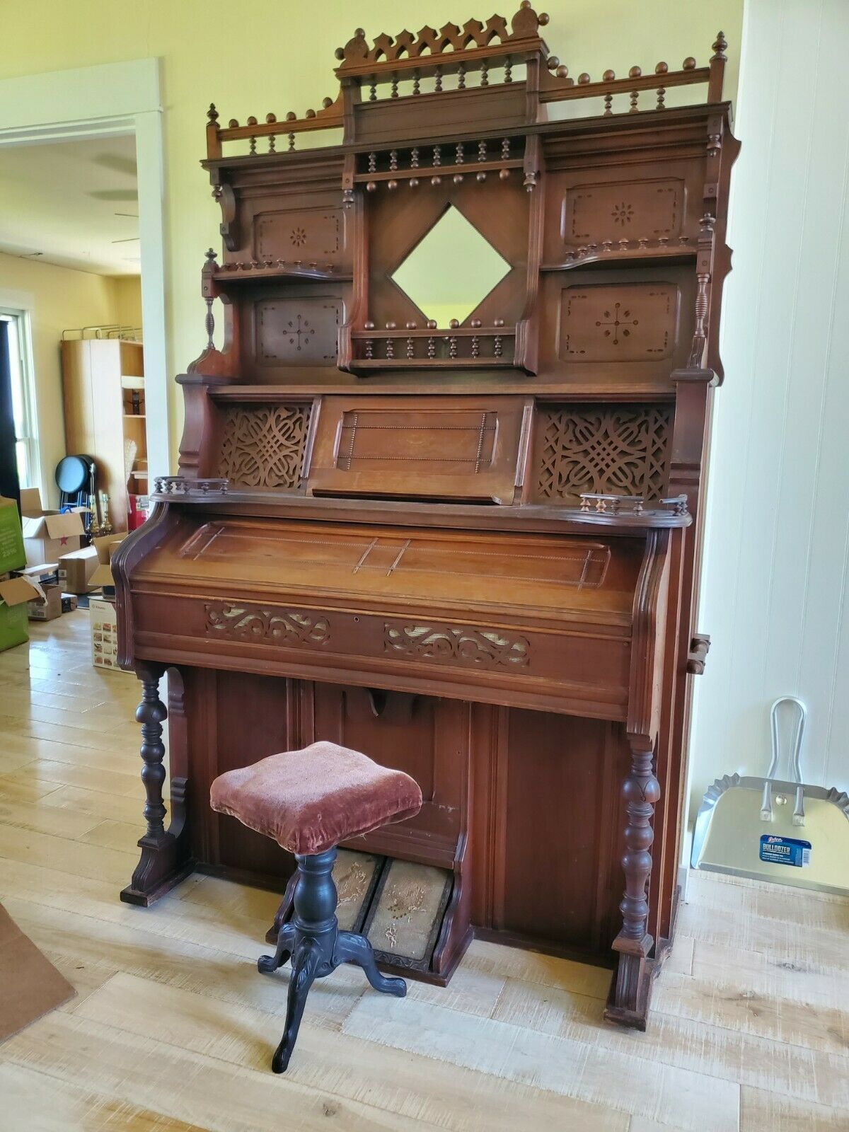 Victorian Parlor Organ